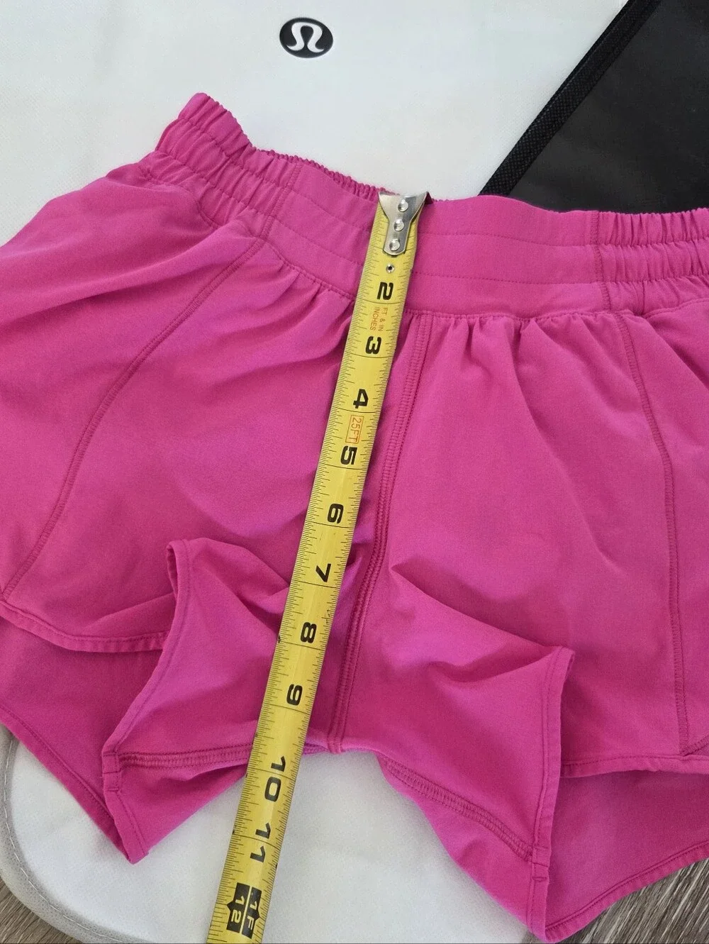 Lululemon Hotty Hot Low-Rise Short 2.5